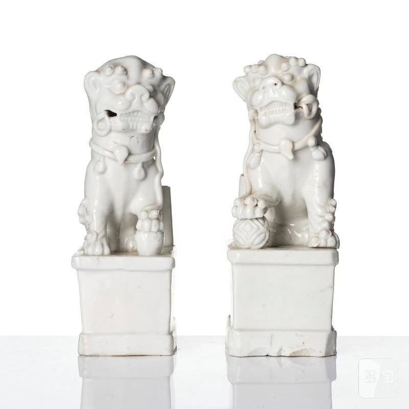 Two blanc de chine figures of buddhist lions/joss stick holders, - 图8